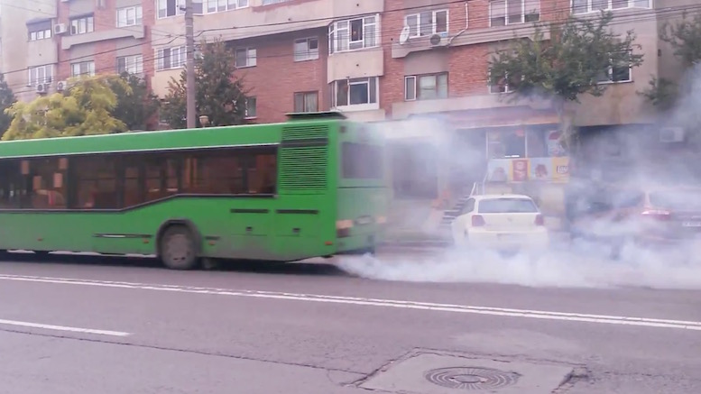 Autobuz poluant la Constanța. FOTO Captură video