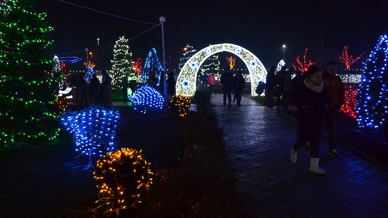 Iluminatul festiv de la Peștera. FOTO Adrian Boioglu