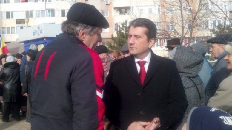 Decebal Făgădău, la întâlnirea cu pensionarii. FOTO replicaonline.ro