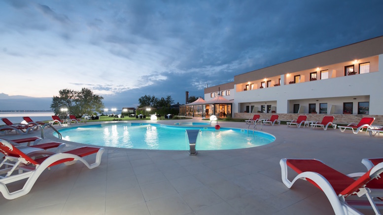 Piscina hotelului GG Gociman din Mamaia așteaptă oaspeții din Rusia