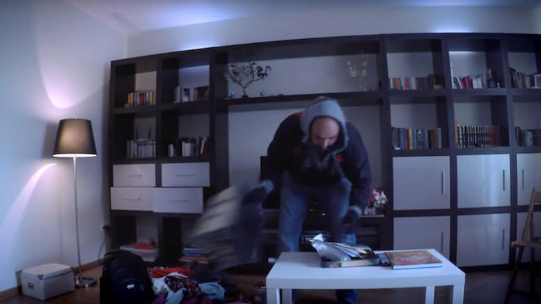 Hoț în casă. FOTO Captură video