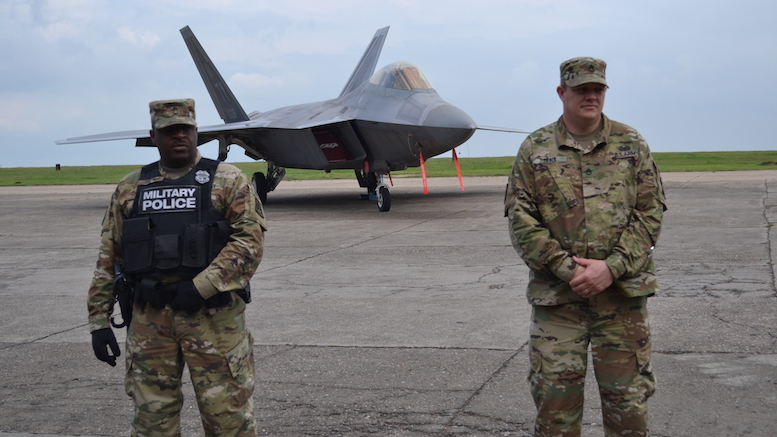 Avion F22 Raptor la Mihail Kogalniceanu. FOTO Adrian Boioglu
