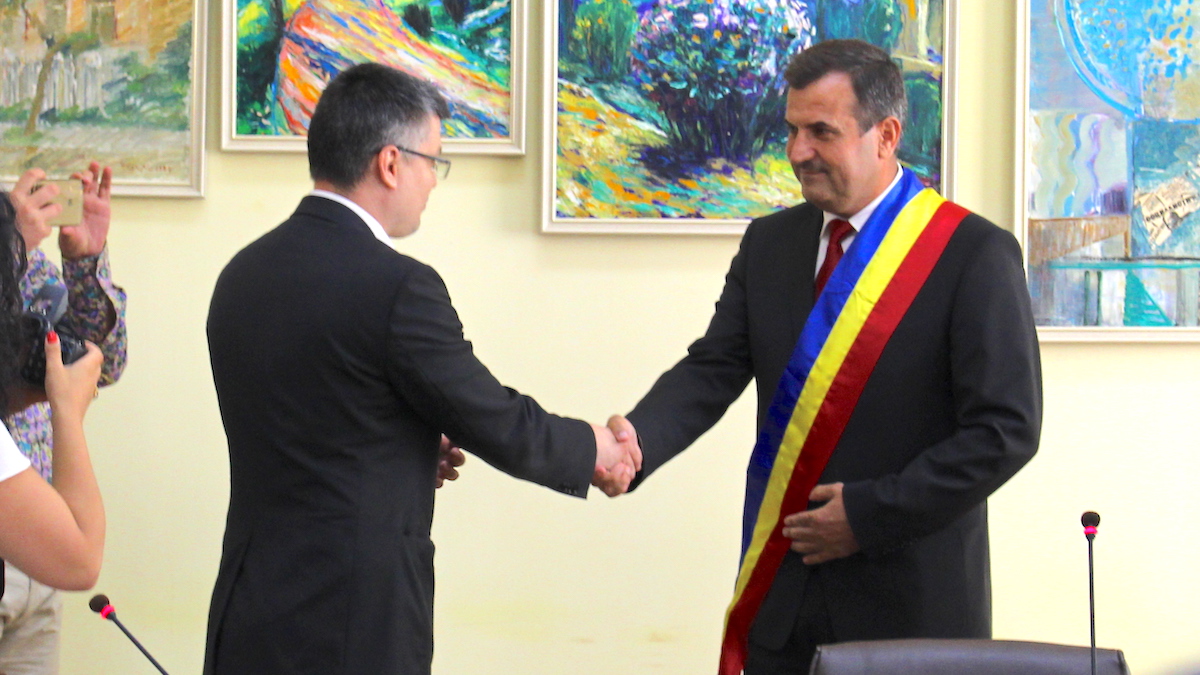 Valentin Vrabie a fost învestit în funcția de primar al municipiului Medgidia. FOTO Adrian Boioglu