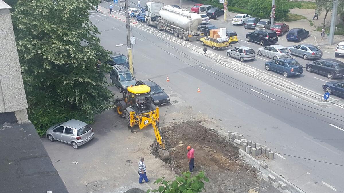 Lucrarea Primăriei Constanța a blocat parcarea. FOTO Ștefan Gîrdeanu