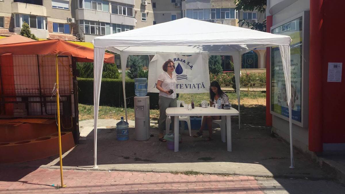 Corturile cu apă rece pentru trecători oferită de RAJA