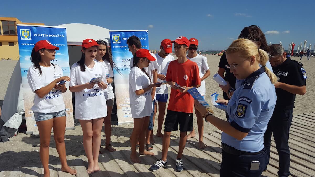 Polițiștii, în campanie pe plajă