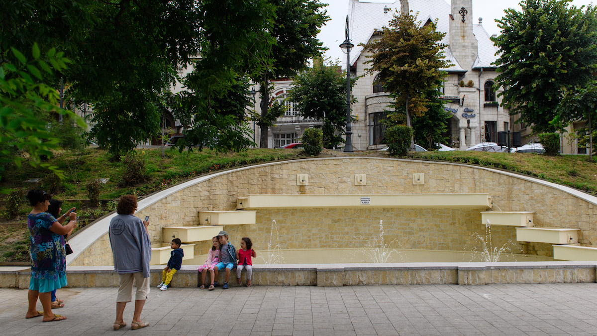 Fântână arteziană pe faleza Cazinoului din Constanța