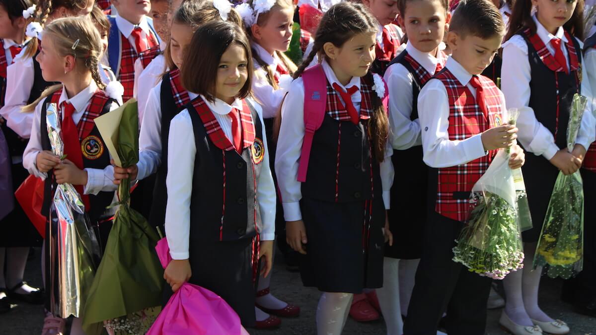 Elevii școlii din Peștera. FOTO Adrian Boioglu