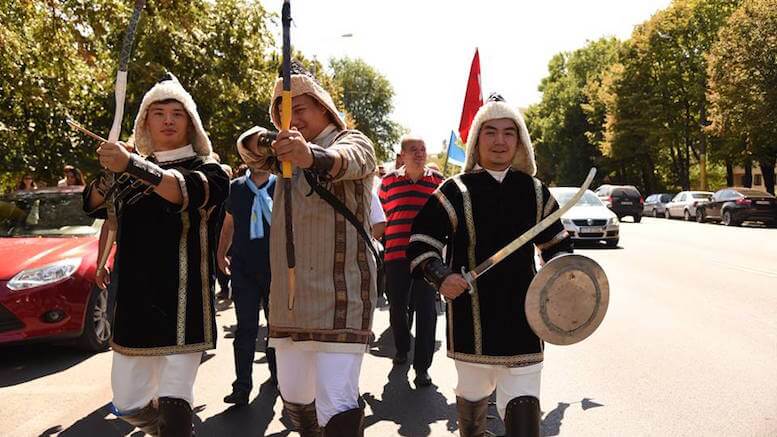 Parada Festivalului Tătăresc