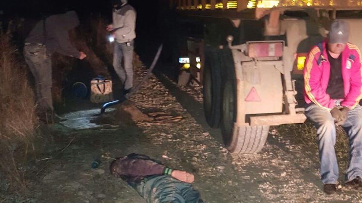 Hoți de combustibil prinși de jandarmi