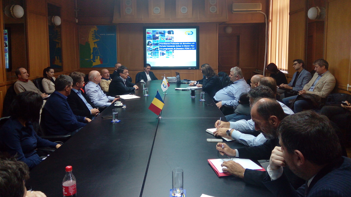 Negocieri între operatorii portuari și APMC