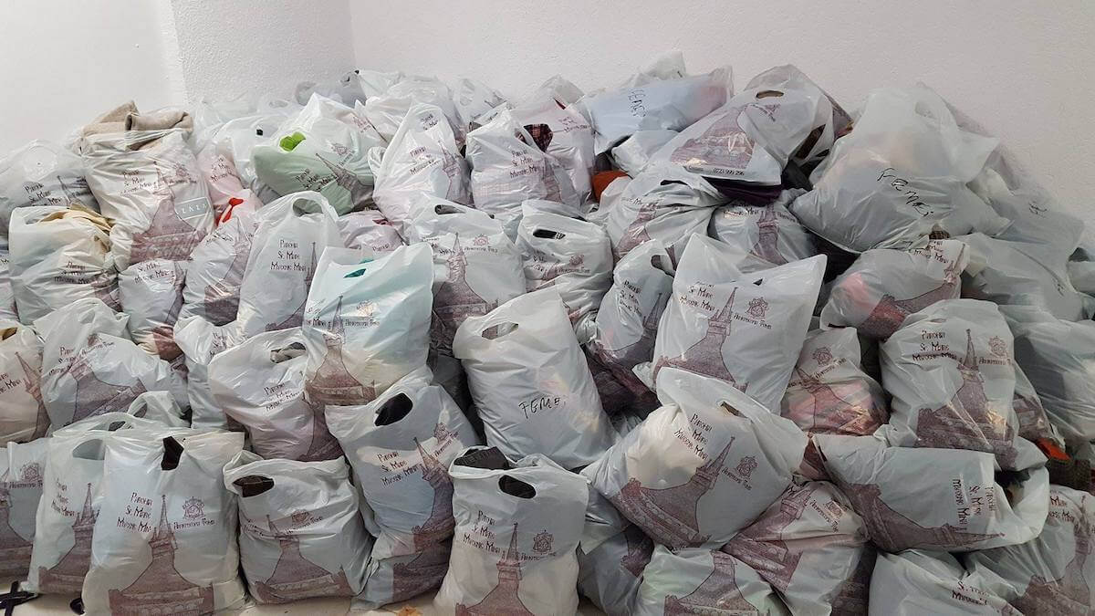 Haine cadou pentru nevoiașii din județul Constanța