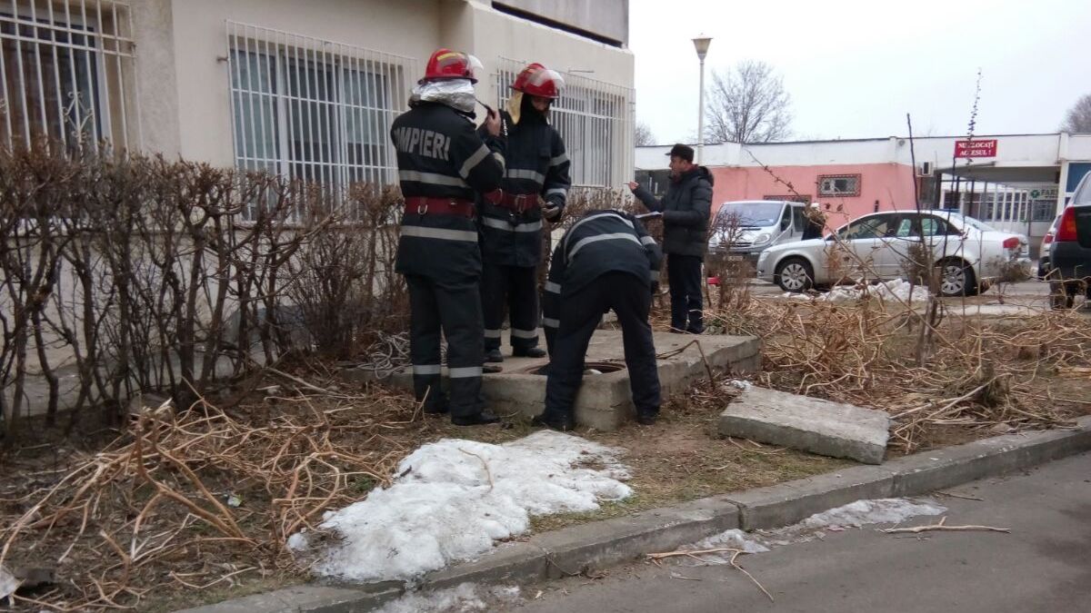 Decedat scos dintr-o canalizare din Constanța. FOTO ISU Dobrogea