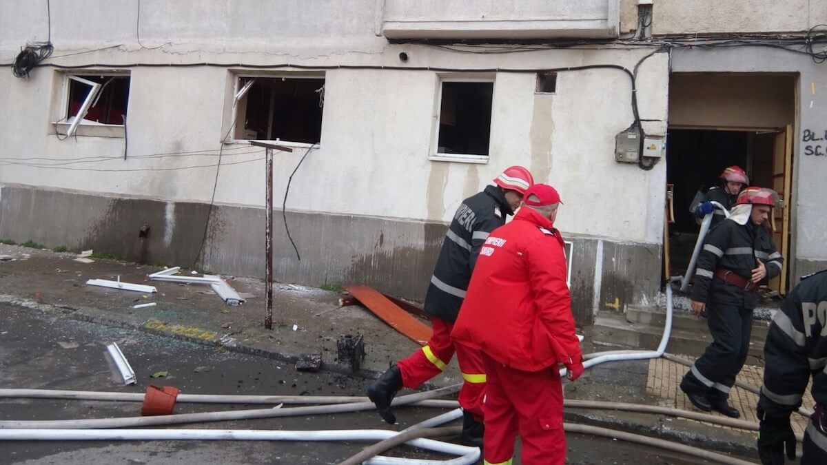 Explozie într-un bloc din Constanța. FOTO ISU Dobrogea