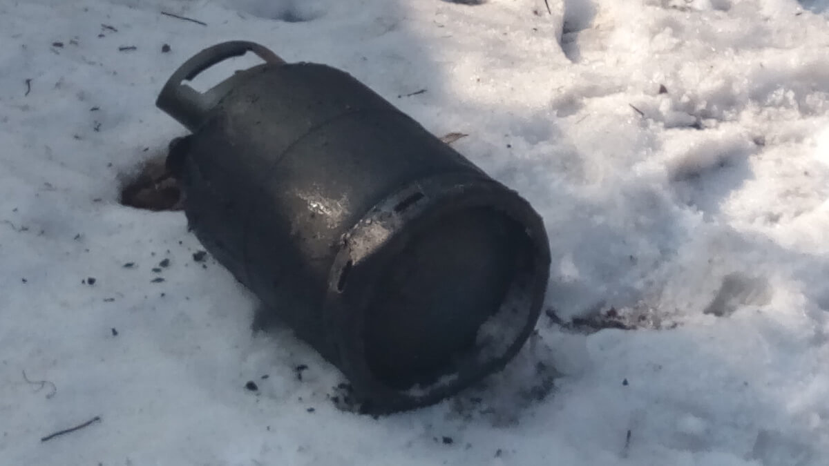 Butelie scoasă din incendiu. FOTO ISU Dobrogea