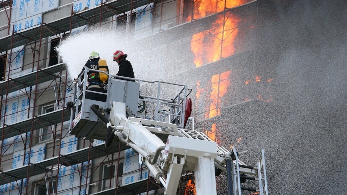 Incendiu Bloc de locuinte. FOTO: BCA CELCO