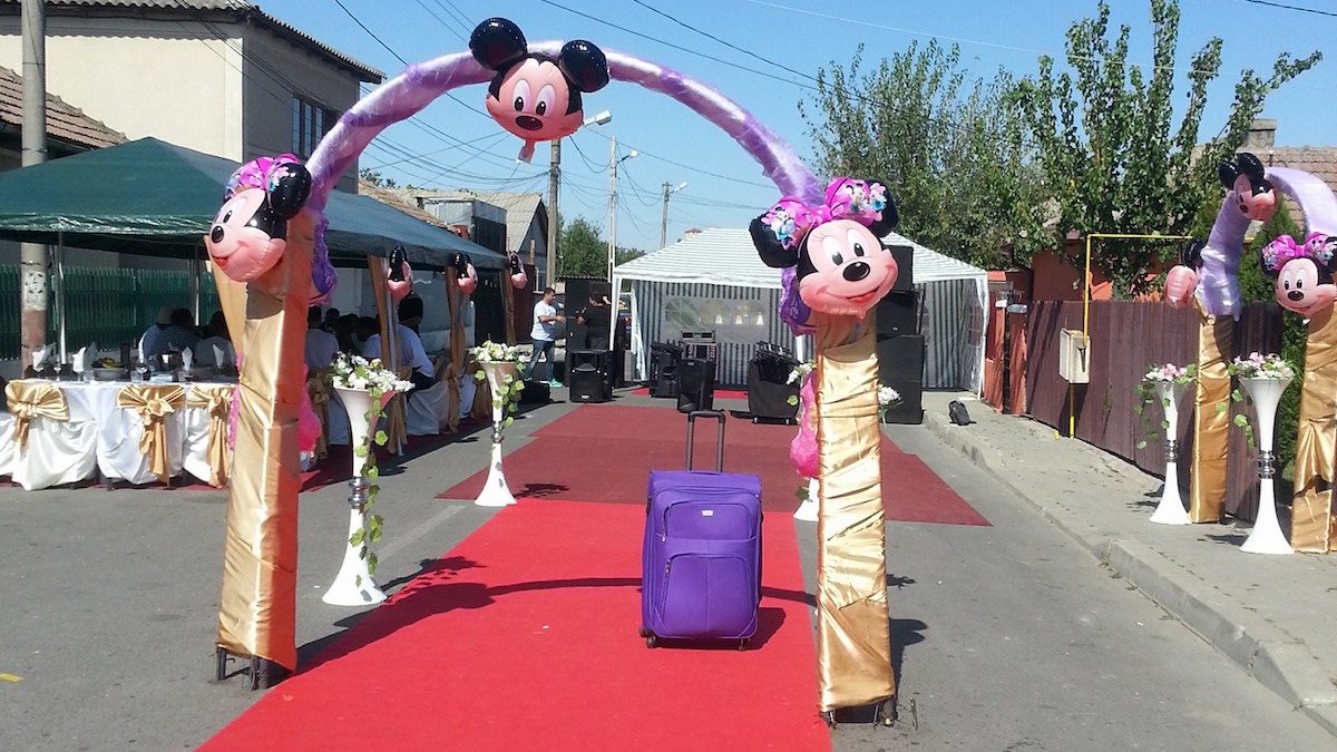 Nuntă organizată în stradă la Medgidia. FOTO Facebook
