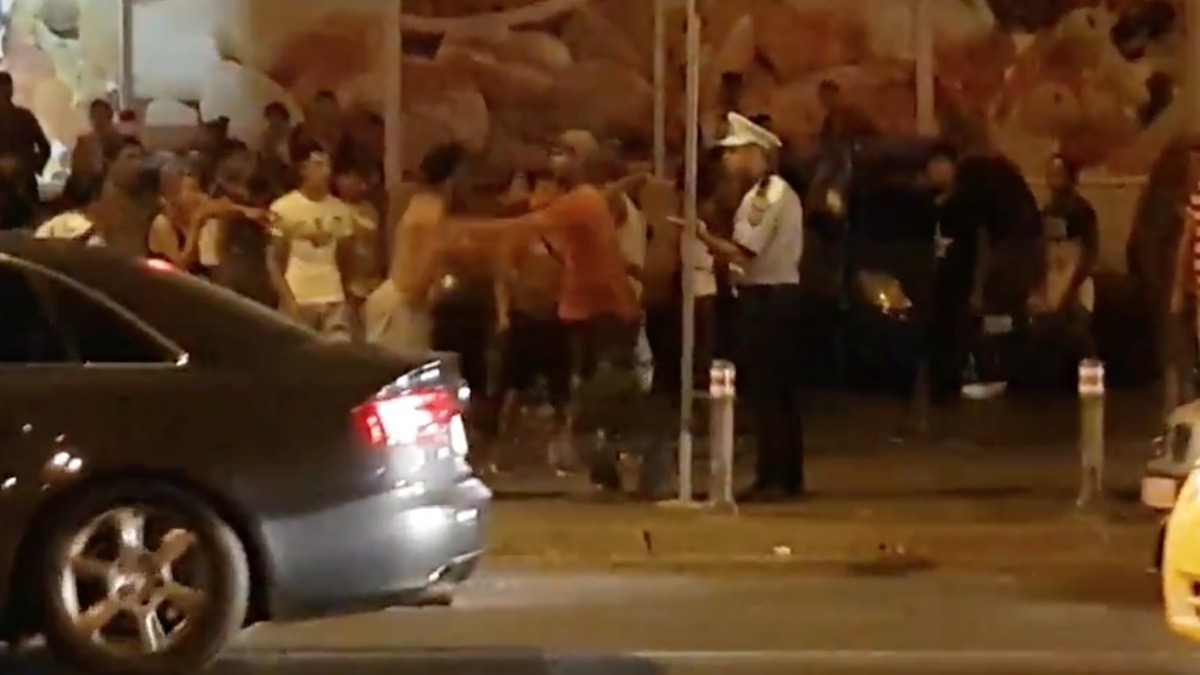 Bătaie la Galeriile Soveja. FOTO Captură Video