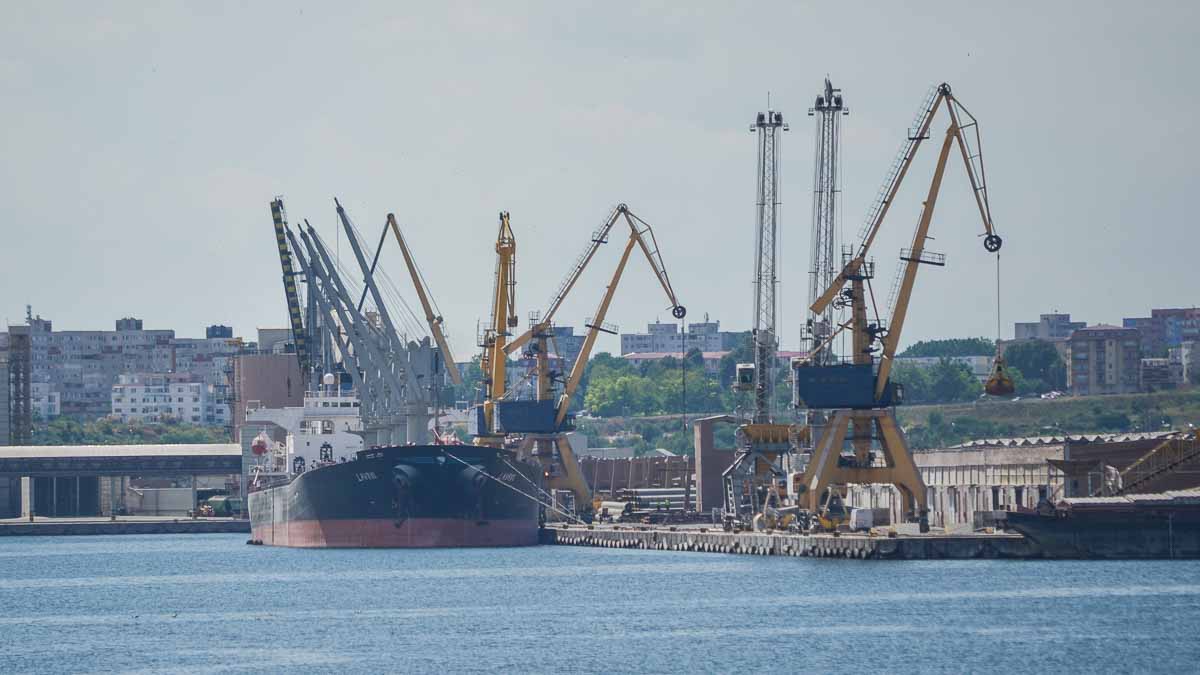 Peste 25.000 de tone azotat de amoniu sunt depozitate la această oră în portul Constanța. Explozia din portul Beirut ar fi fost declanșată de depozitarea improprie a unei cantități de aproape 10 ori mai mică