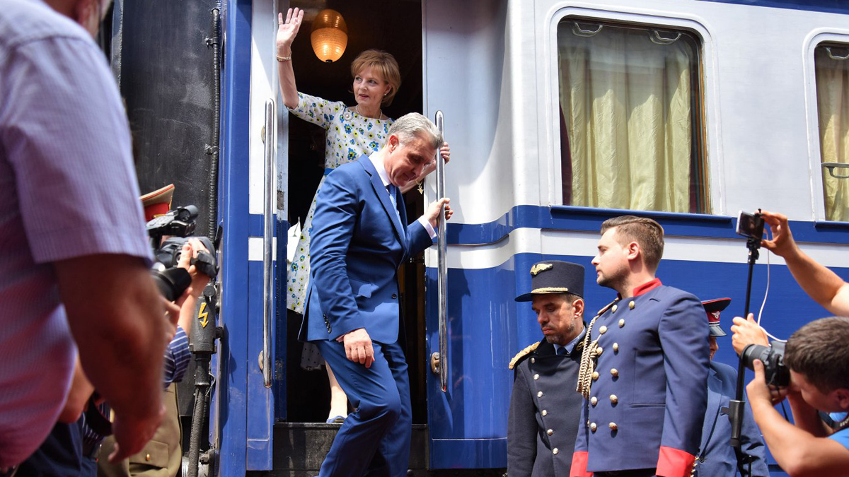 Familia Regala a coborât din tren la Medgidia. FOTO Facebook