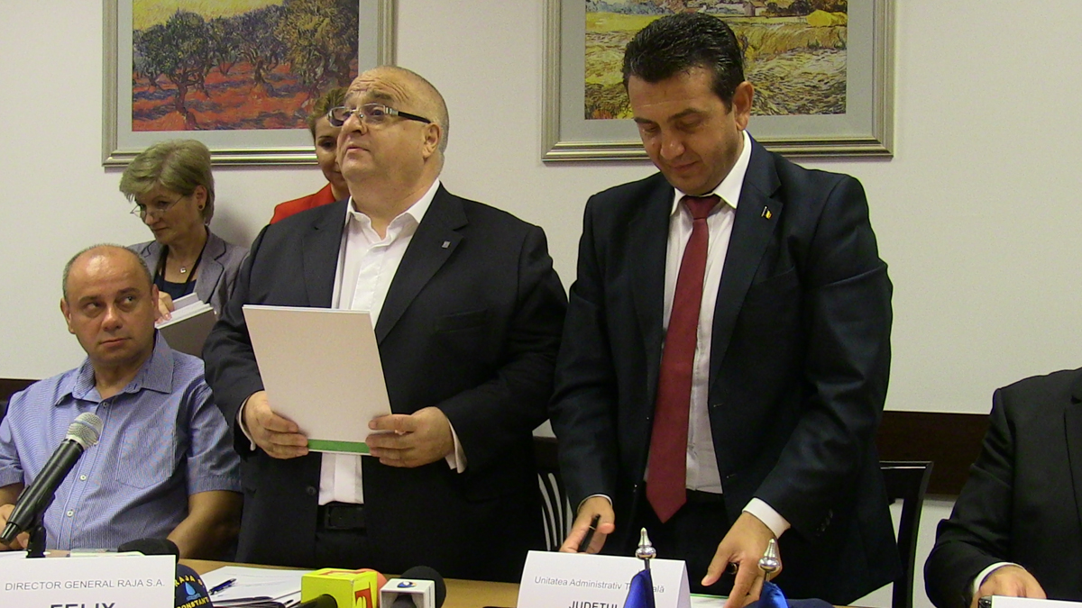 Directorul General SC RAJA SA, Felix Stroe și vicepreședintele CJC, Claudiu Palaz. FOTO CTnews.ro