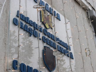 Primăria Cernavodă îmbracă haine de sărbătoare. FOTO Adrian Boioglu