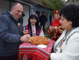 Primărița Mariana Gâju, la Muzeul Satului. FOTO Primăria Cumpăna