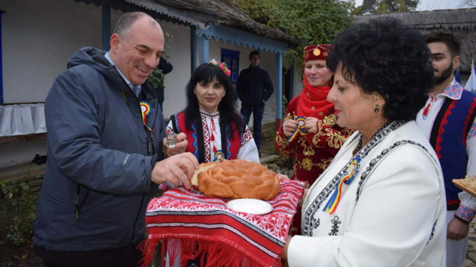 Primărița Mariana Gâju, la Muzeul Satului. FOTO Primăria Cumpăna