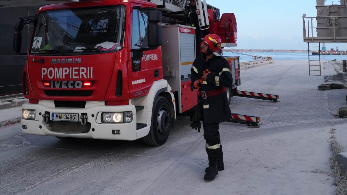 Alertă în Portul Constanța: incendiu la bordul unei nave purtătoare de containere