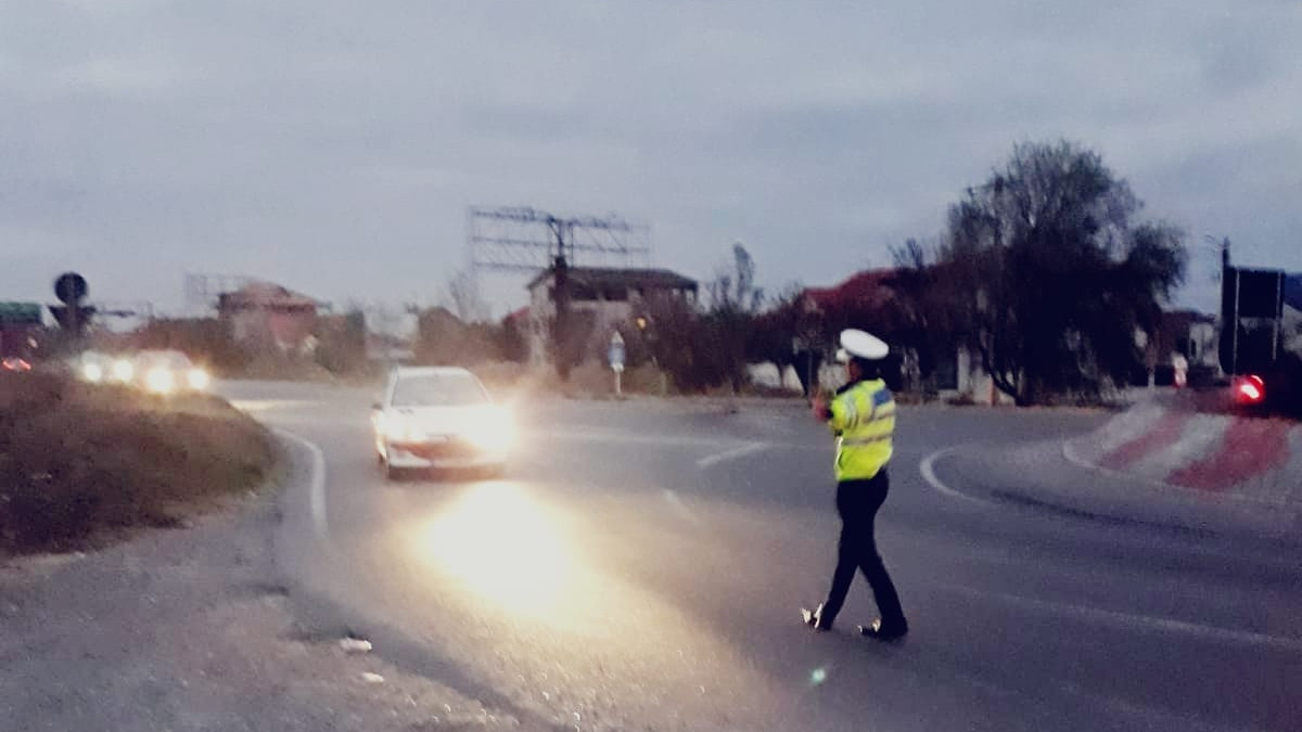 Tânăr lăsat fără permis și amendat cu 1.305 lei, după ce a fost prins gonind cu 167 km/h