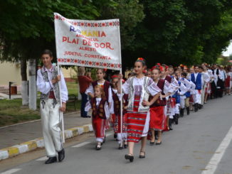Festivalul popular "Sunt Mândru de Portul Meu", la Albești. FOTO CTnews.ro