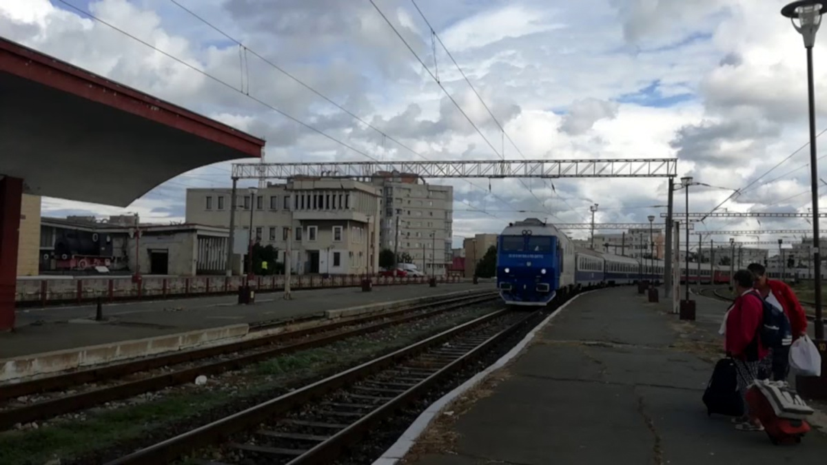 Un bătrân de 84 de ani, din Constanța, și-a pus capăt zilelor așezându-se în fața trenului de București