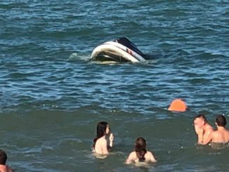 Barca răsturnată la Eforie Nord