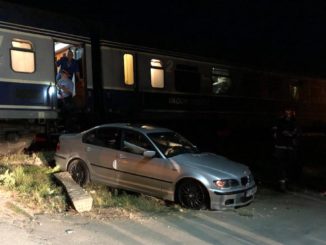 Mașină lovită de tren la Costinești. FOTO ISU Dobrogea