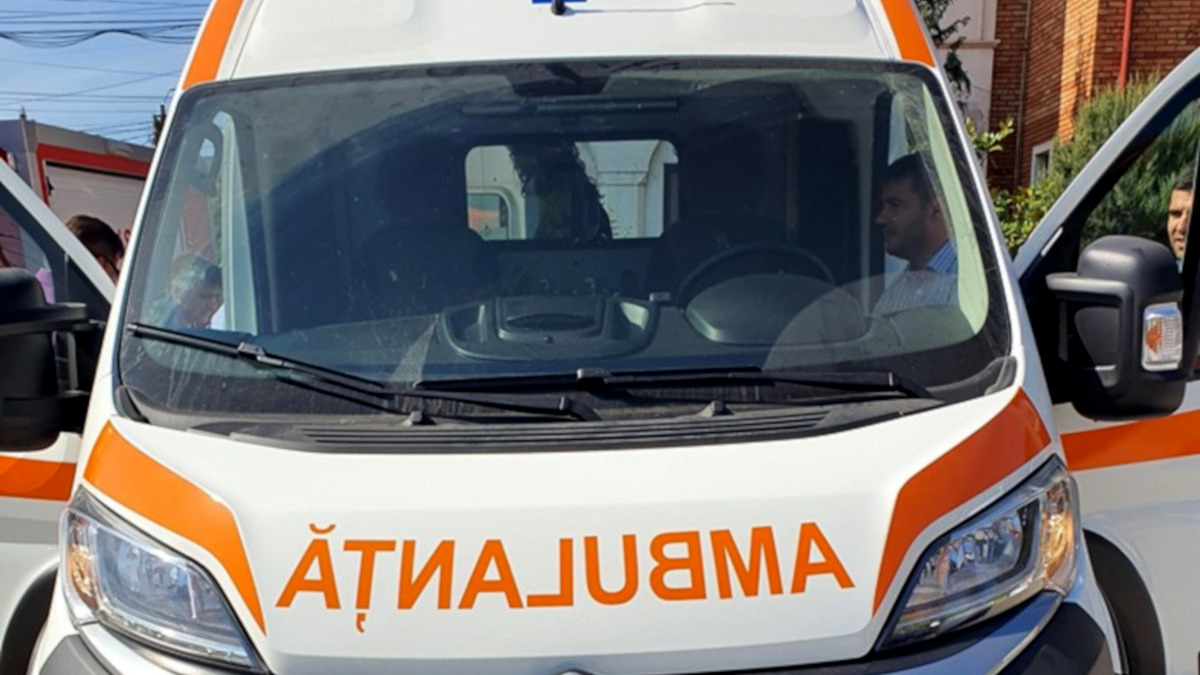 Elev de liceu din Constanța, agresat în timp ce era în pauză, în afara unității de învățământ, de un bărbat. Polițiștii au deschis o anchetă