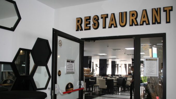 Patronatele din turism intenționează să dea Guvernul în judecată dacă restaurantele din hoteluri nu se deschid pe 15 iunie