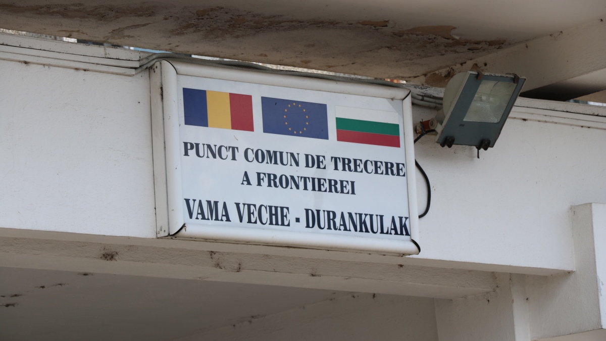 Mii De Articole Vestimentare ContrafÄcute Sau Nedeclarate Confiscate In Punctul De FrontierÄ De La Vama Veche Ctnews