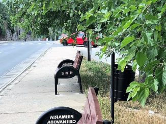 500 de bănci stradale sunt montate în această perioadă în Cernavodă. FOTO Primăria Cernavodă