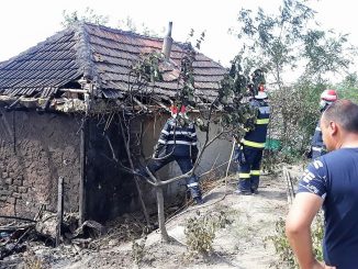 Incendiu izbucnit la o casă, în Vlahi. FOTO ISU Constanța