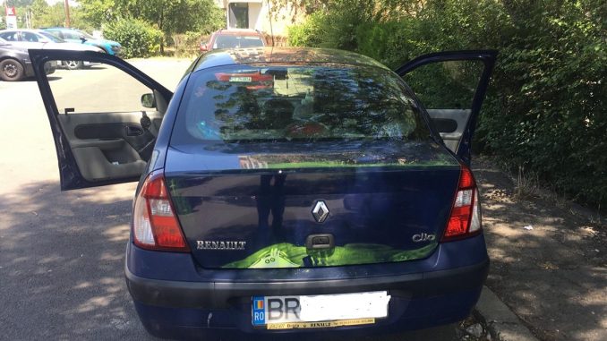 Autoturisme sparte și vandalizate pe Aleea Hortensiei din Constanța. FOTO CTnews.ro