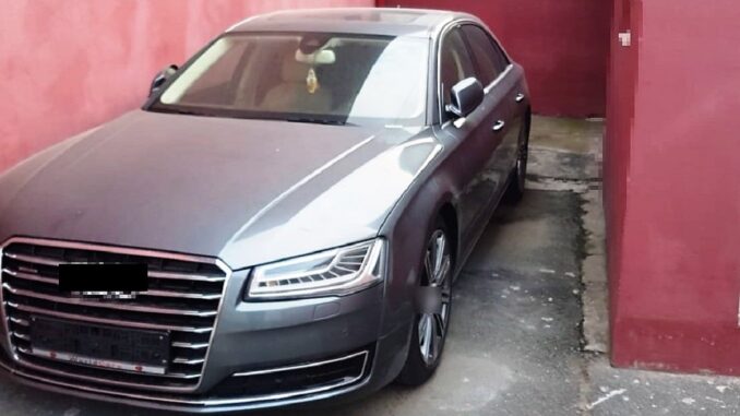 În urma perchezițiilor a fost ridicat, în vederea continuării cercetărilor, un autoturism. FOTO IPJ Constanța