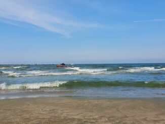 Au fost reluate căutările copilului dispărut, joi, în mare. FOTO ISU „Dobrogea”