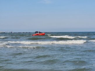 Au fost reluate căutările copilului dispărut, joi, în mare. FOTO ISU „Dobrogea”
