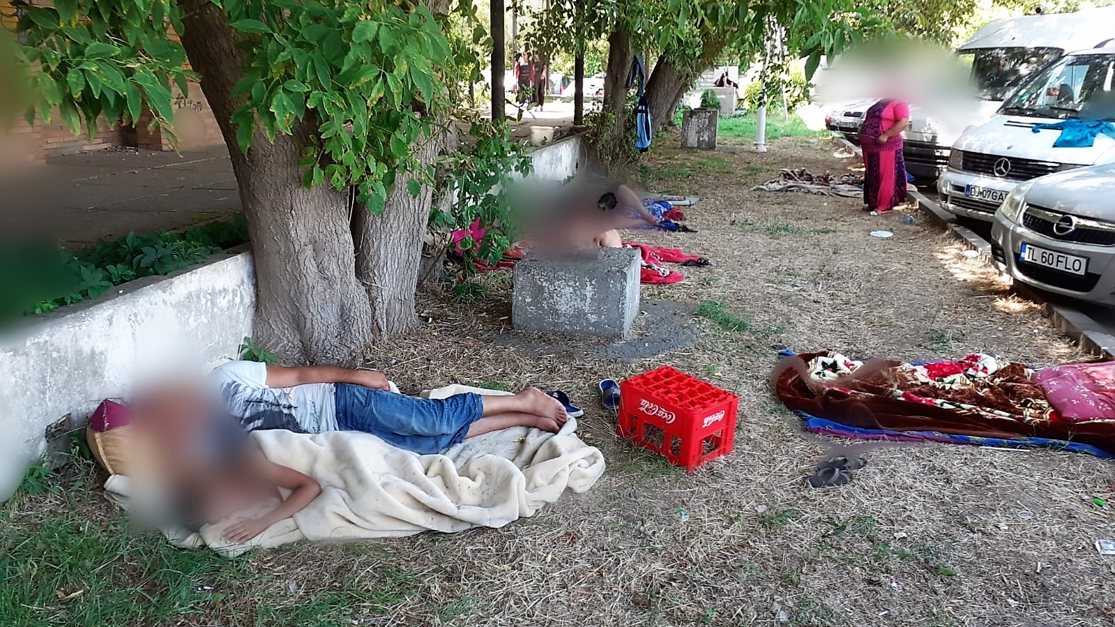 Amenzi de sute de lei pentru un grup de nomazi care își improvizaseră o tabără în spatele Teatrului de Vară din Mamaia