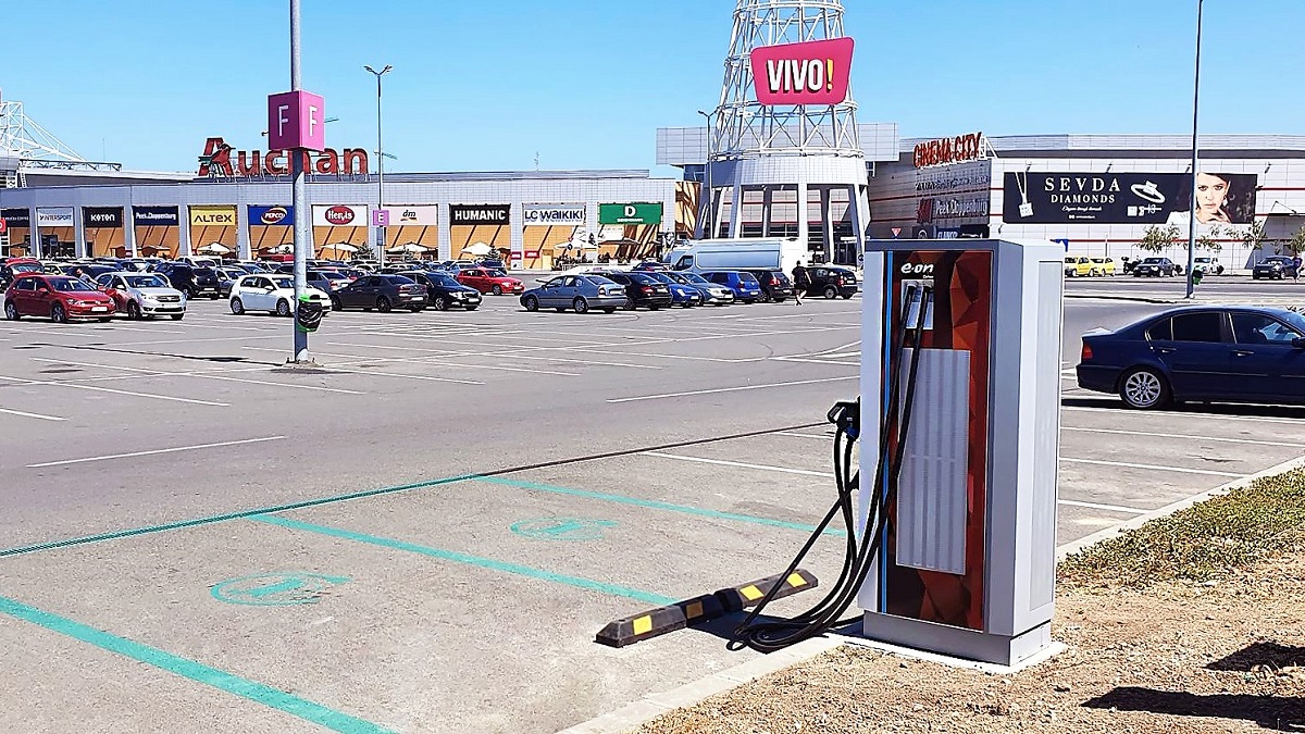 StaÈ›ie De IncÄƒrcare RapidÄƒ A Autovehiculelor Electrice AmplasatÄƒ In Parcarea Unui Centru Comercial Din ConstanÈ›a Ctnews