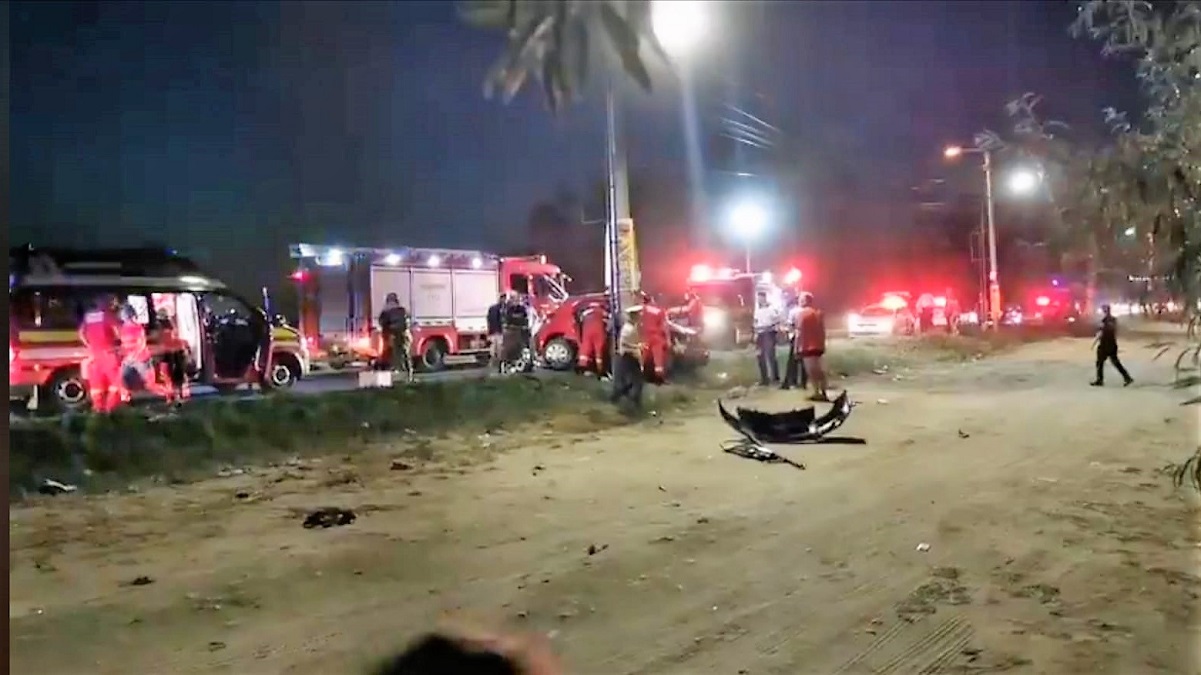 VIDEO Un mort și un rănit după ce un autoturism a izbit violent un stâlp de iluminat la Eforie