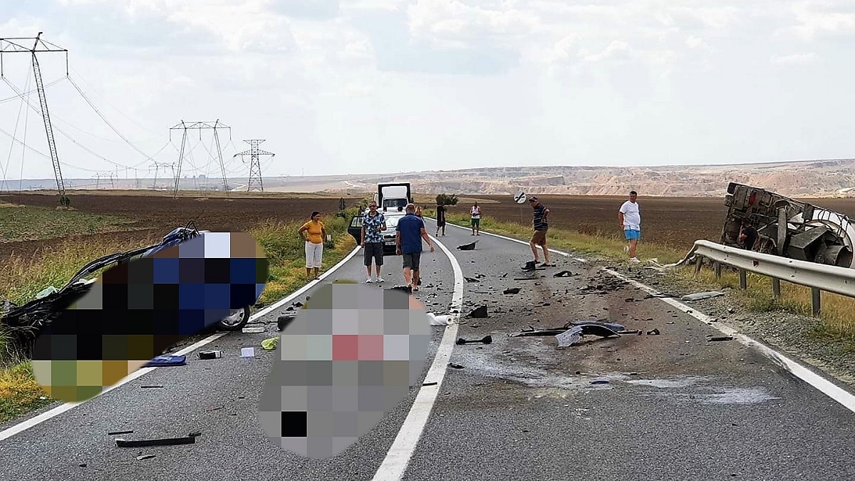 VIDEO Un bărbat a murit după ce a intrat cu mașina într-o betonieră, în apropiere de Gura Dobrogei