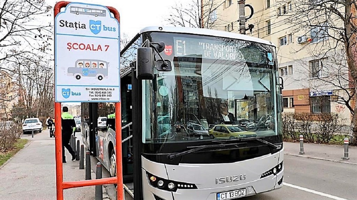 Cursele speciale pentru transportul elevilor către școală intră din nou pe traseu