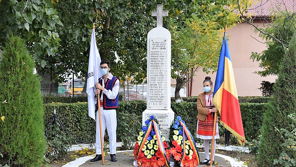 FOTO Ziua Armatei sărbătorită și de cumpăneni: „Flori pentru ostași la Cumpăna!”