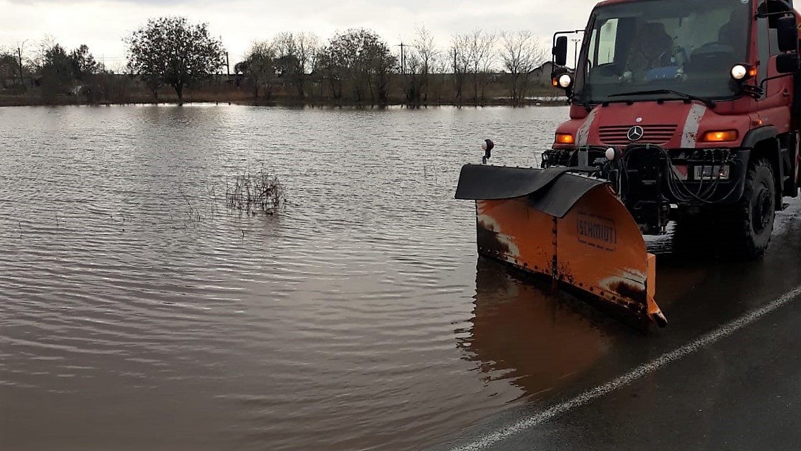 Din cauza precipitațiilor abundente, circulația rutieră a fost închisă pe DJ 391, între Ciobănița și Osmancea